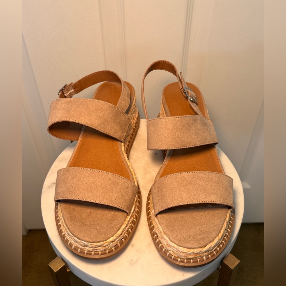 Universal Thread Beige Strap Sandals